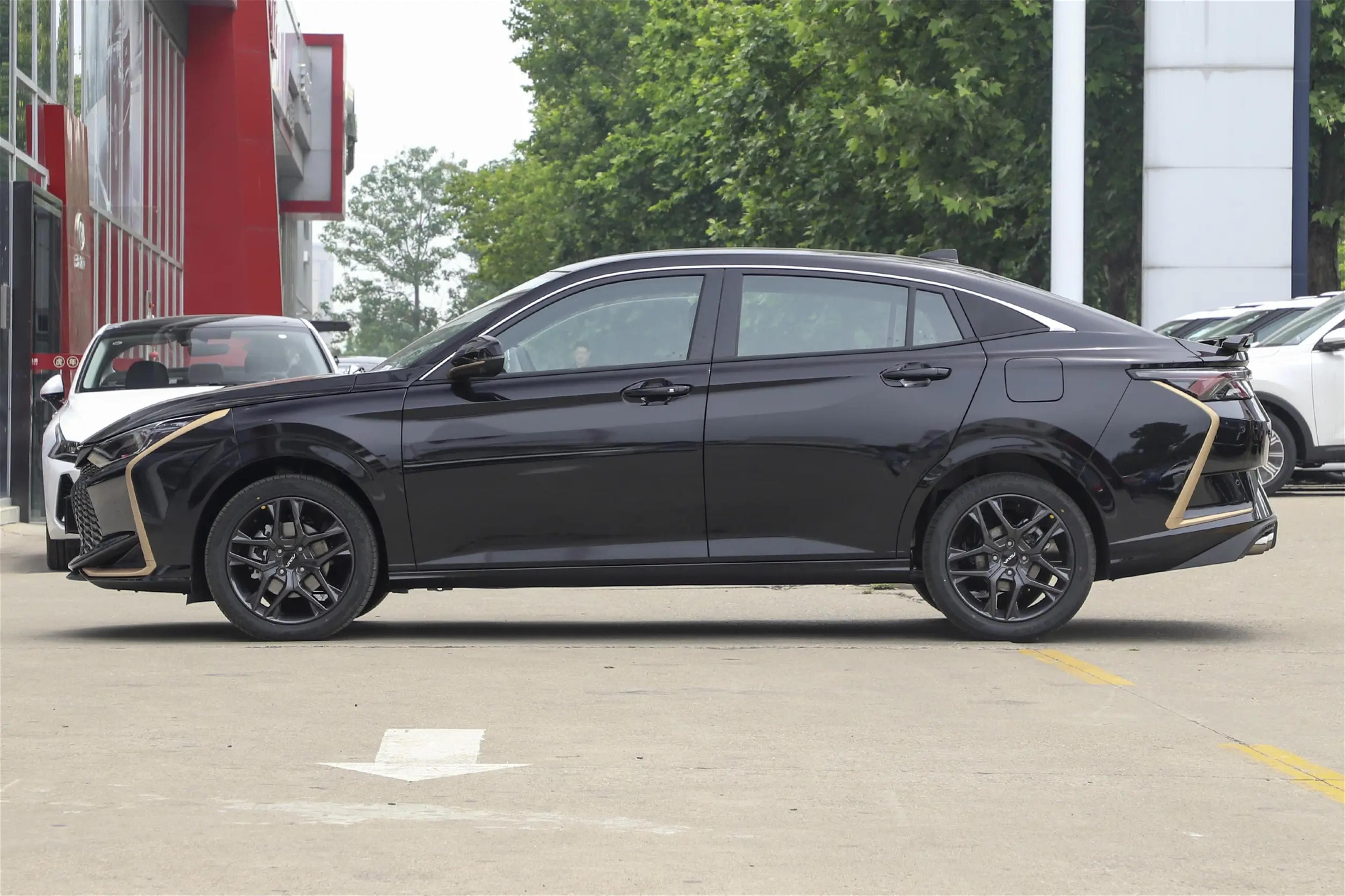 2022, Dongfeng Fengshen Yixuan, 1.5T, 230T Automatic Tiger Roar Edition